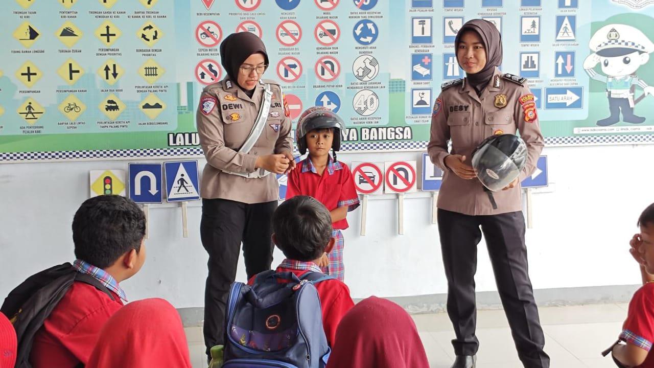 Polres Ciamis Edukasi Siswa SD Tentang Lalu Lintas dan Pengenalan Polisi Sahabat Anak