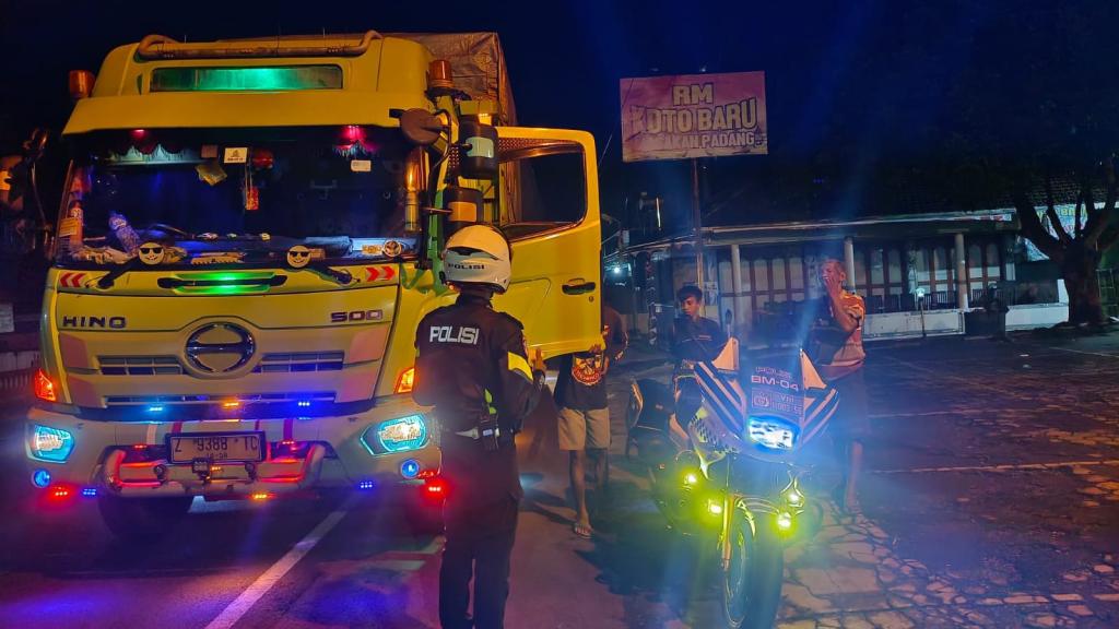 Polres Ciamis Larang Kendaraan Sumbu Tiga Beroperasi SelamaOperasi Lilin Lodaya 2024