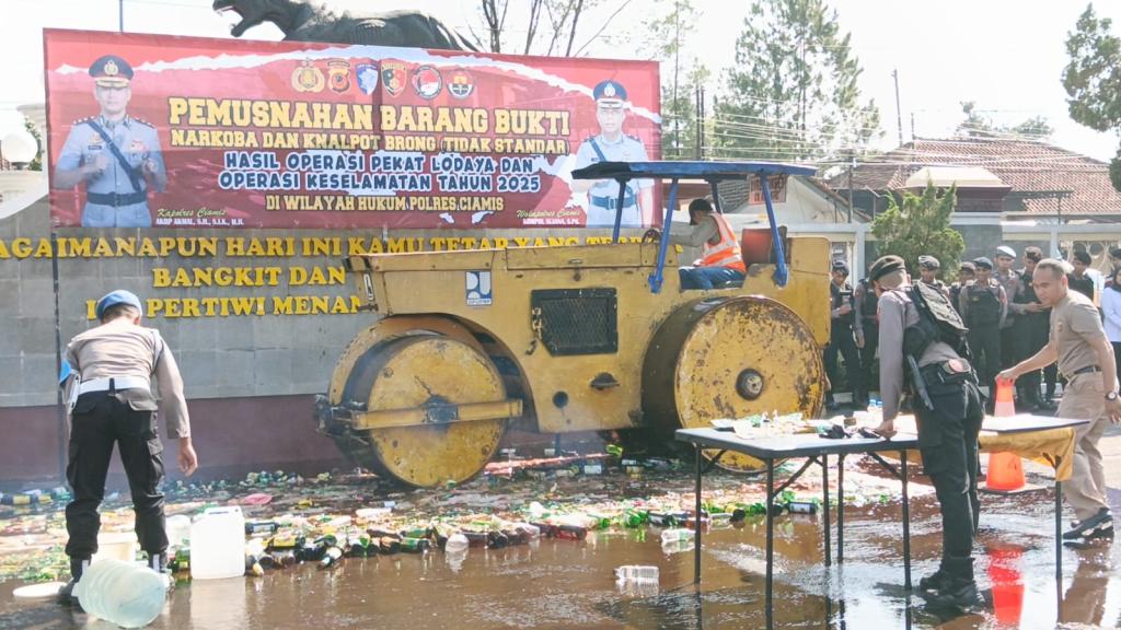 Polres Ciamis Musnahkan Ribuan Barang Bukti Hasil Operasi Pekat Lodaya 2025