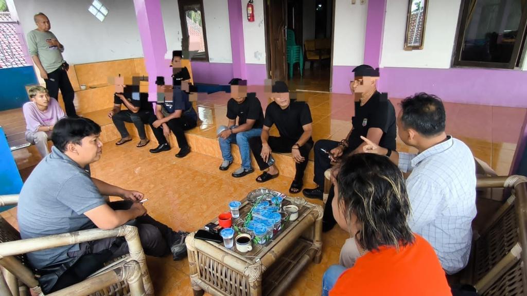 Polres Ciamis Tangkap Dua Pelaku Pemaksaan Jual Beli Air Mineral yang Viral di Medsos