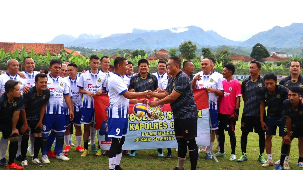 Polres Ciamis Tingkatkan Sinergi dengan Masyarakat Lewat Sepak Bola Persahabatan