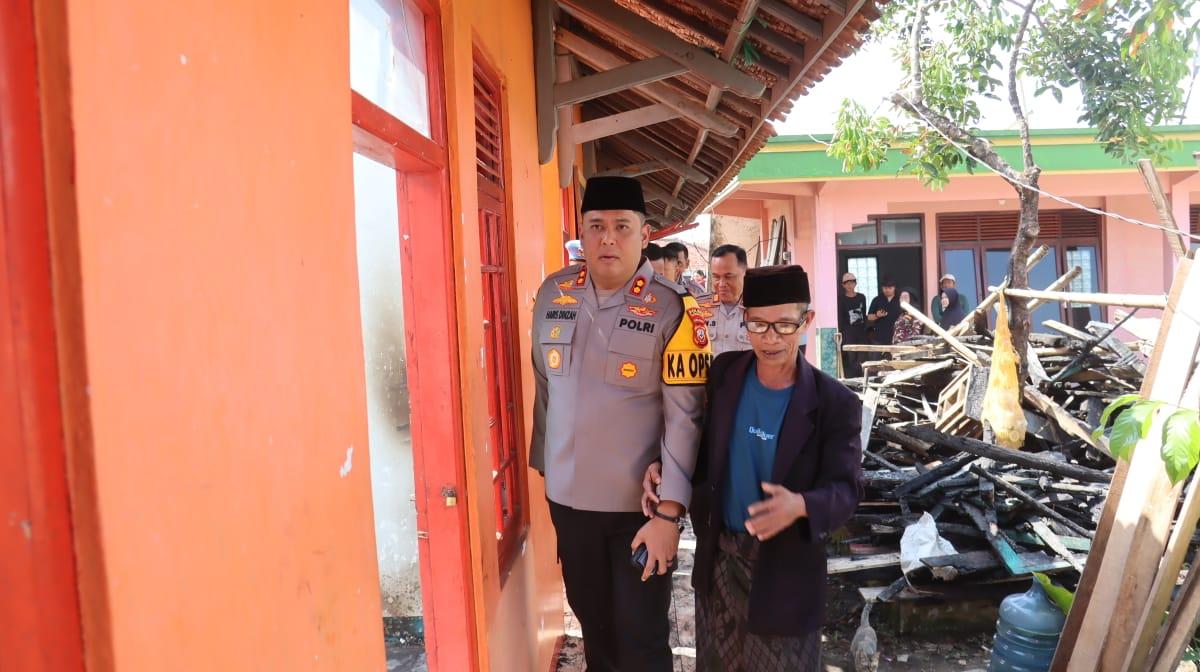Polres Tasikmalaya Berikan Bantuan kepada Ponpes Sabilussalam yang Alami Kebakaran