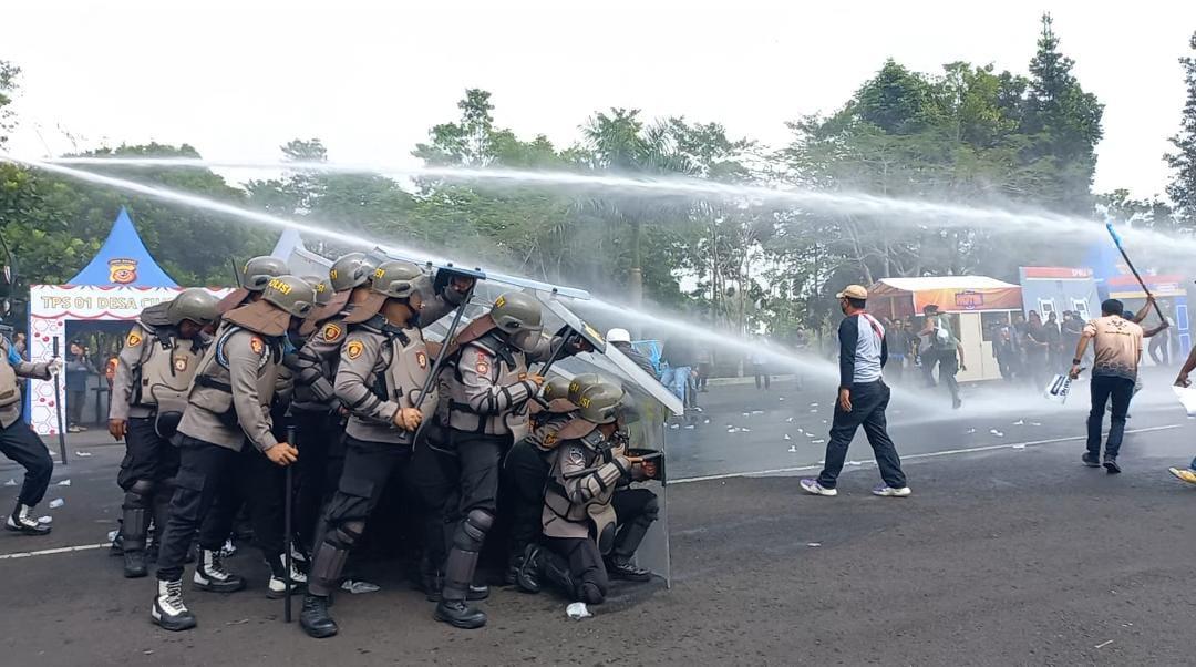 Polres Tasikmalaya Gelar Simulasi Sispam Kota Aksi Unjuk Rasa hingga Ledakan Bom