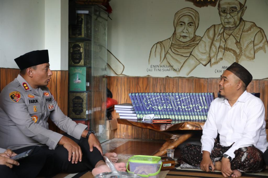Polres Tasikmalaya Kota Sambangi Ponpes Manbaul Huda, Perkuat Silaturahmi dengan Tokoh Agama