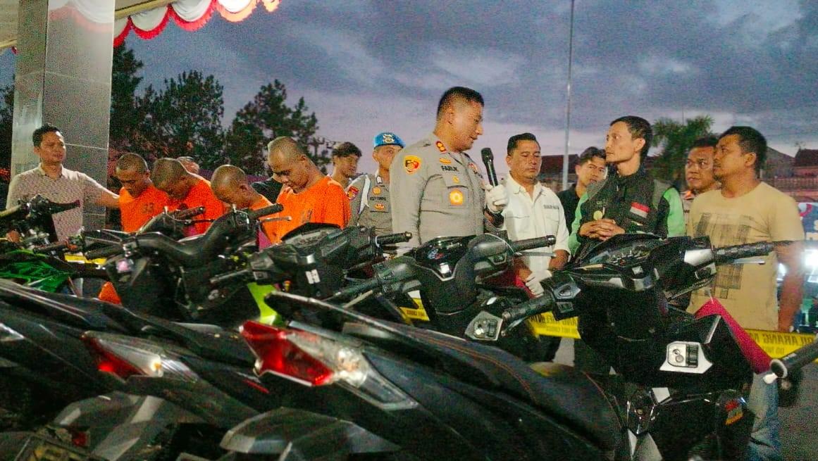 Polres Tasikmalaya Kota Tangkap 3 Pelaku Curanmor dan 1 Penadah, Beraksi di 38 Lokasi