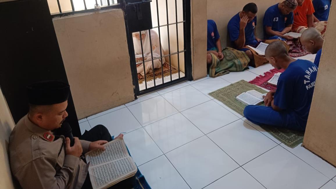 Polres Tasikmalaya Rutin Gelar Siraman Rohani untuk Tahanan