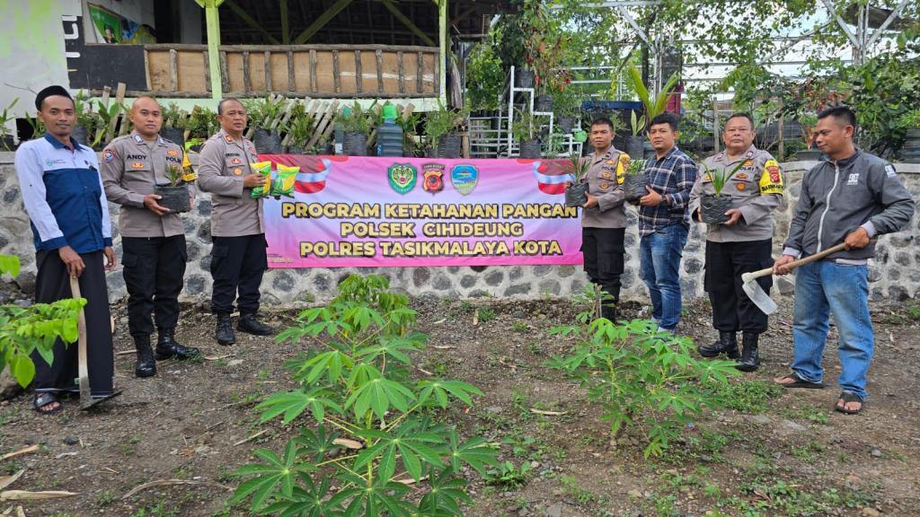 Polsek Cihideung Dukung Ketahanan Pangan di Kota Tasikmalaya dengan Budidaya Ikan dan Pertanian