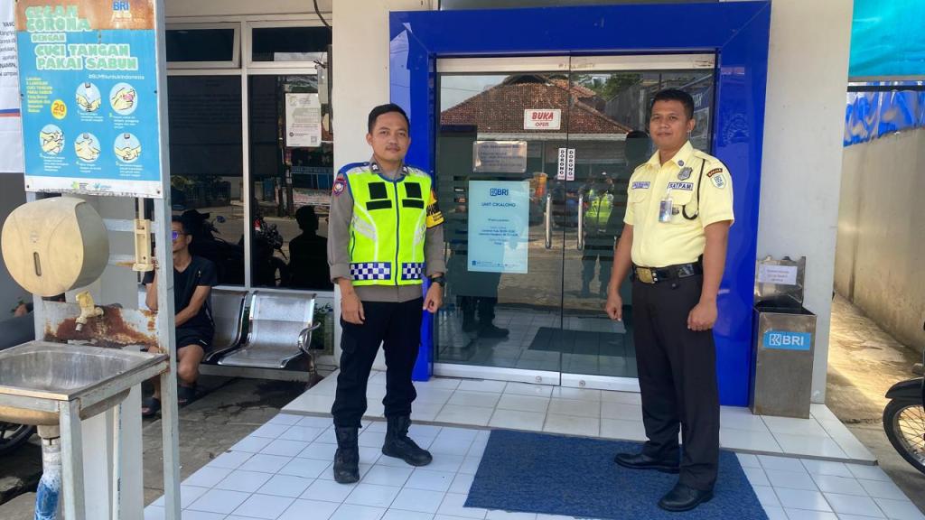 Polsek Cikalong Gelar Patroli Dialogis di Area Perbankan