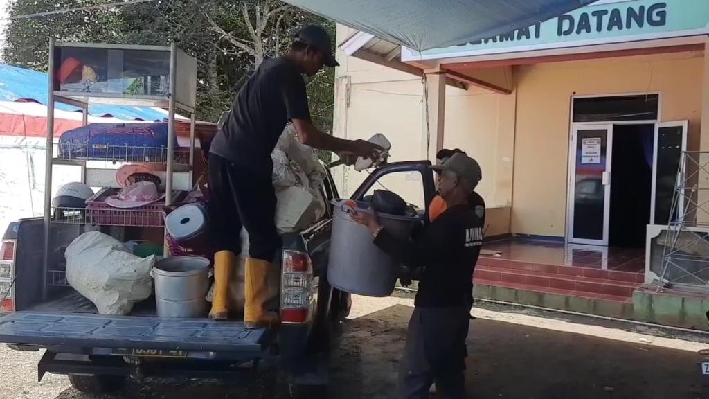 Polsek Cineam Siagakan Mobil Patroli untuk Evakuasi Warga di Lokasi Bencana