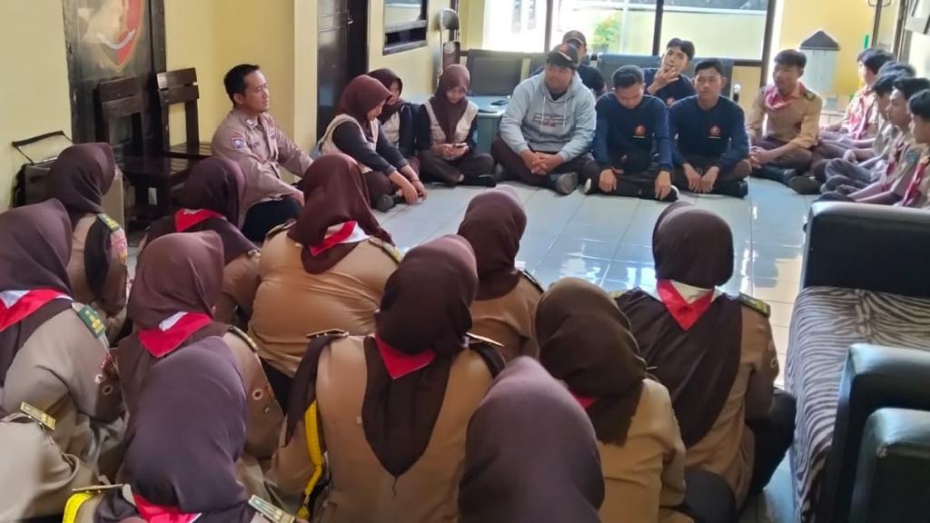 Polsek Panjalu Ciamis Berikan Pembinaan Saka Bhayangkara untuk Cegah Perundungan dan Kekerasan Anak