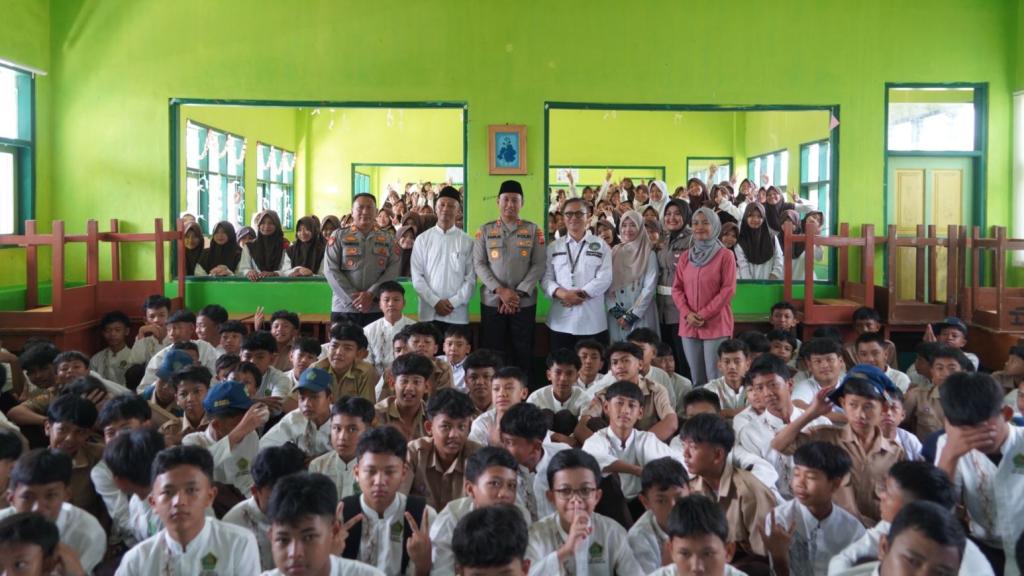 Polwan Mengajar di MTsN 3 Tasikmalaya, Polres Tasikmalaya Kota Dukung Penguatan Karakter Siswa Madrasah