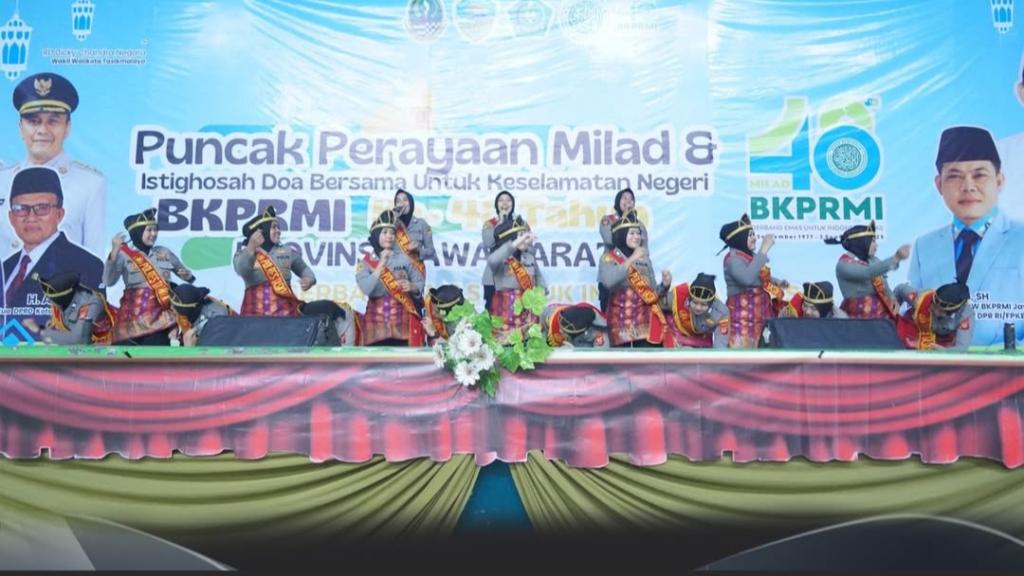 Polwan Polres Tasikmalaya Kota Meriahkan Milad ke-48 BKPRMI dengan Penampilan Kesenian Tradisional