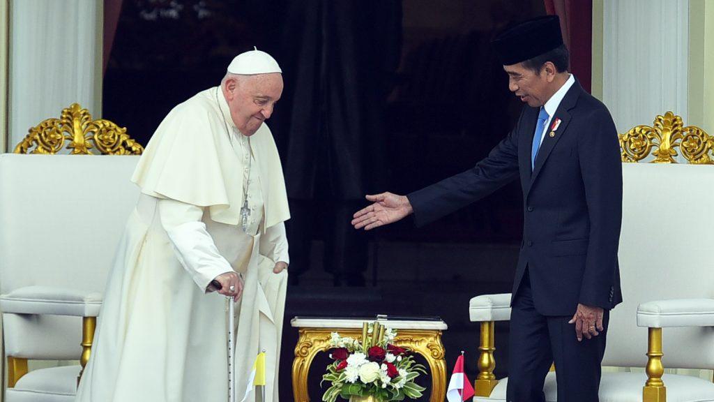 Presiden Jokowi Sambut Paus Fransiskus dalam Kunjungan Kenegaraan di Istana Merdeka
