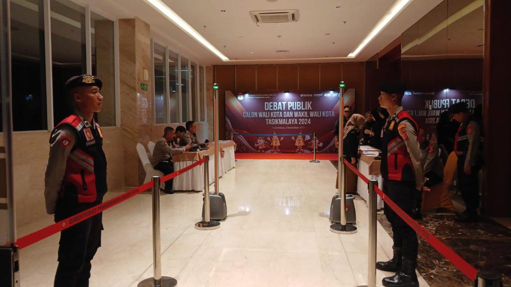 Ratusan Personel Polres Tasikmalaya Kota Kawal dan Amankan Debat Publik Perdana Cawalkot dan Cawawalkot