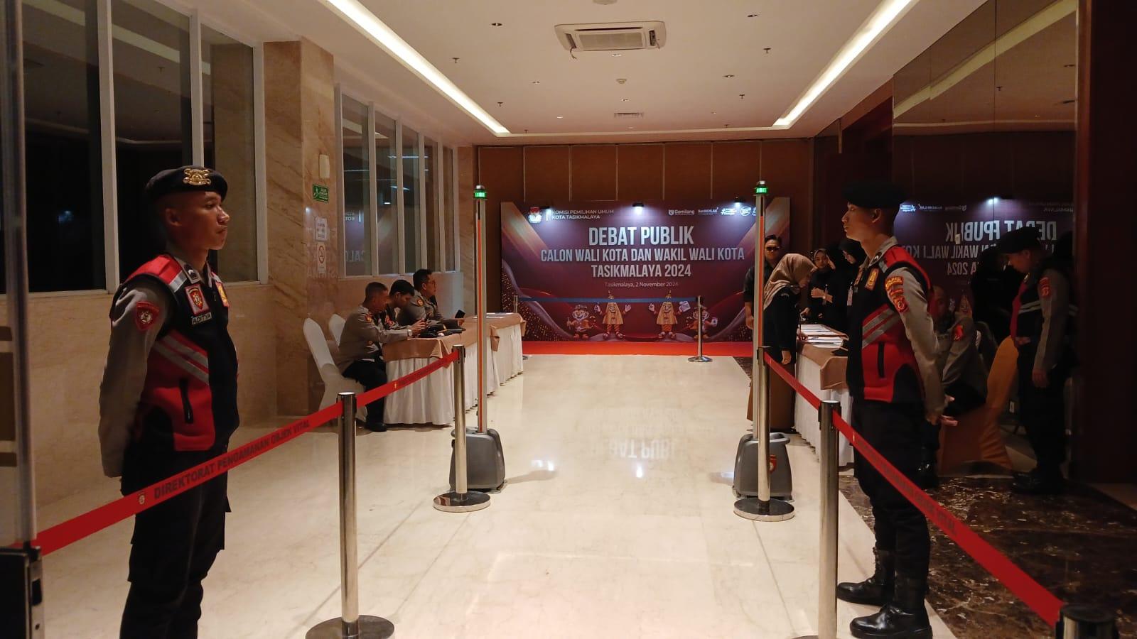 Ratusan Personel Polres Tasikmalaya Kota Kawal dan Amankan Debat Publik Perdana Cawalkot dan Cawawalkot