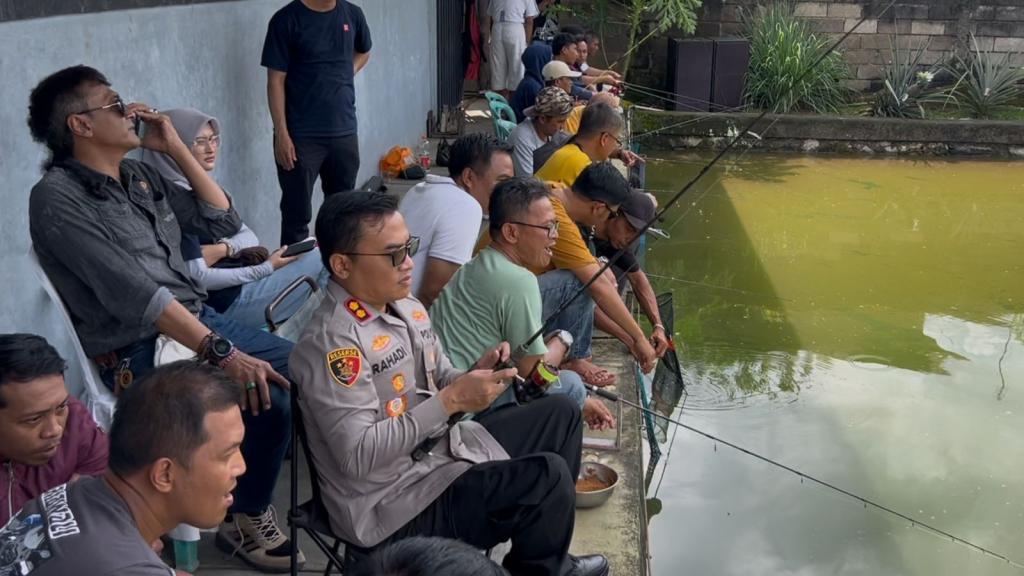 Rayakan May Day, Buruh dan Polisi di Banjar Kompak Lomba Mancing dengan Penuh Keakraban
