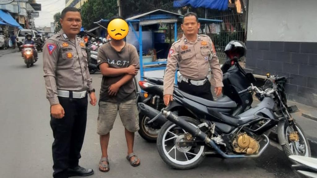 Unit Lantas Polsek Cihideung Gelar Razia Knalpot Brong di Jalan Pasar Wetan Kota Tasikmalaya