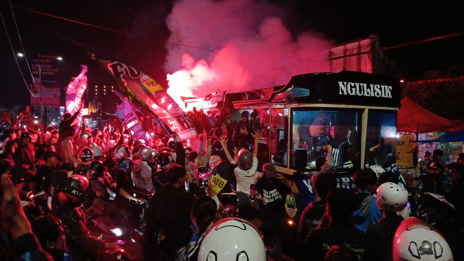 Ribuan Bobotoh Padati Pusat Kota Tasikmalaya Rayakan Persib Juara Liga 1 2024/2025