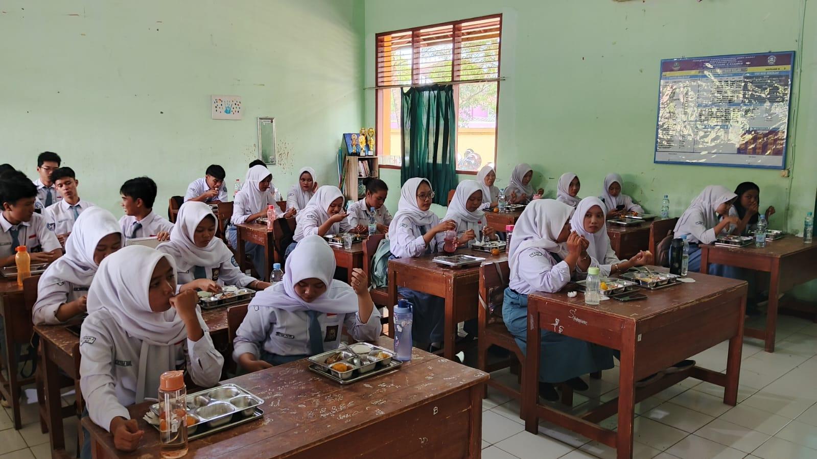 Ribuan Siswa di Ciamis Terima Makan Bergizi Gratis, Dukung Kesehatan dan Prestasi Belajar