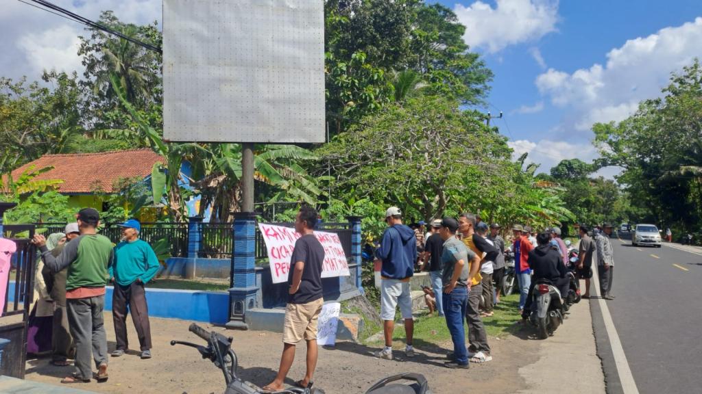 Ribuan Warga Desa Cicapar Ciamis Tuntut Kepala Desa Mundur, Diduga Korupsi Hampir Rp1 Miliar