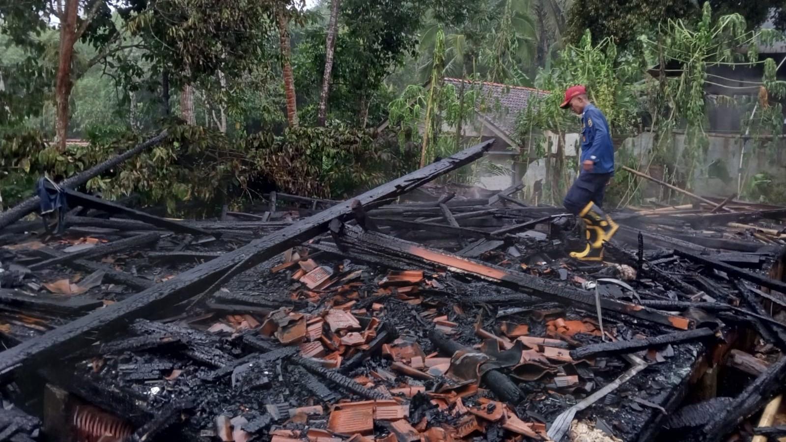 Rumah Panggung di Ciamis Ludes Terbakar, Kerugian Capai Rp 35 Juta