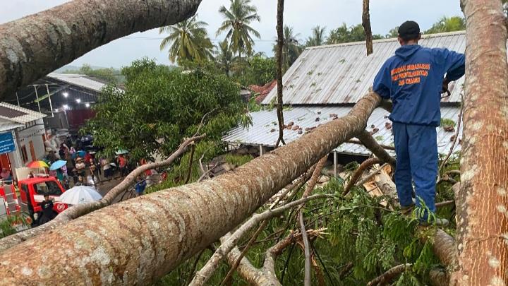 Rumah Warga Banjaranyar Ciamis Rusak Diterjang Angin Kencang, Seorang ART Luka-Luka
