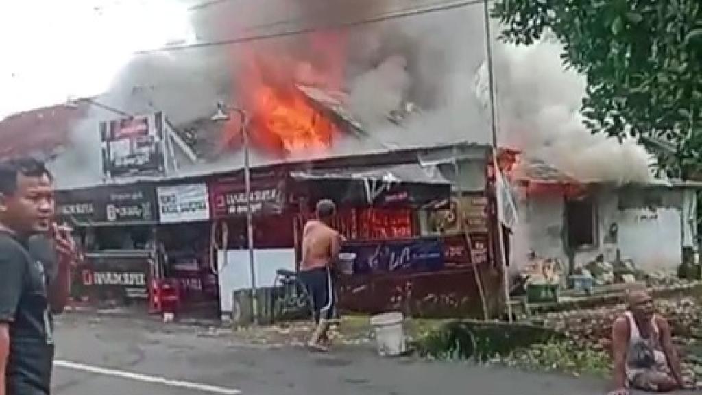 Rumah Warga di Kota Banjar Dilalap Api, Damkar Berhasil Cegah Api Meluas