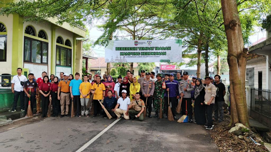 Sambut Ramadan, FKUB dan Kesbangpol Ciamis Gelar Aksi Bersih-Bersih Tempat Ibadah