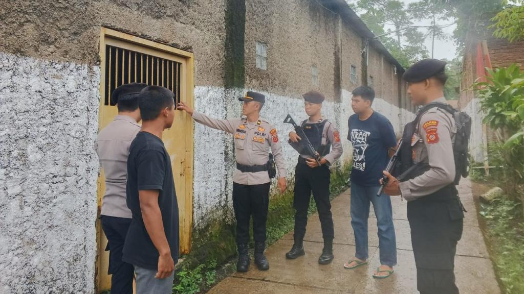 Sat Samapta Polres Tasikmalaya Perketat Pengamanan di Gudang Logistik KPU