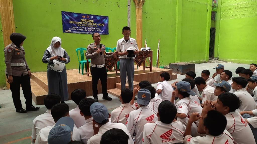 Satlantas Polres Tasikmalaya Kota Sosialisasikan Operasi Keselamatan Lodaya 2025 ke Pelajar