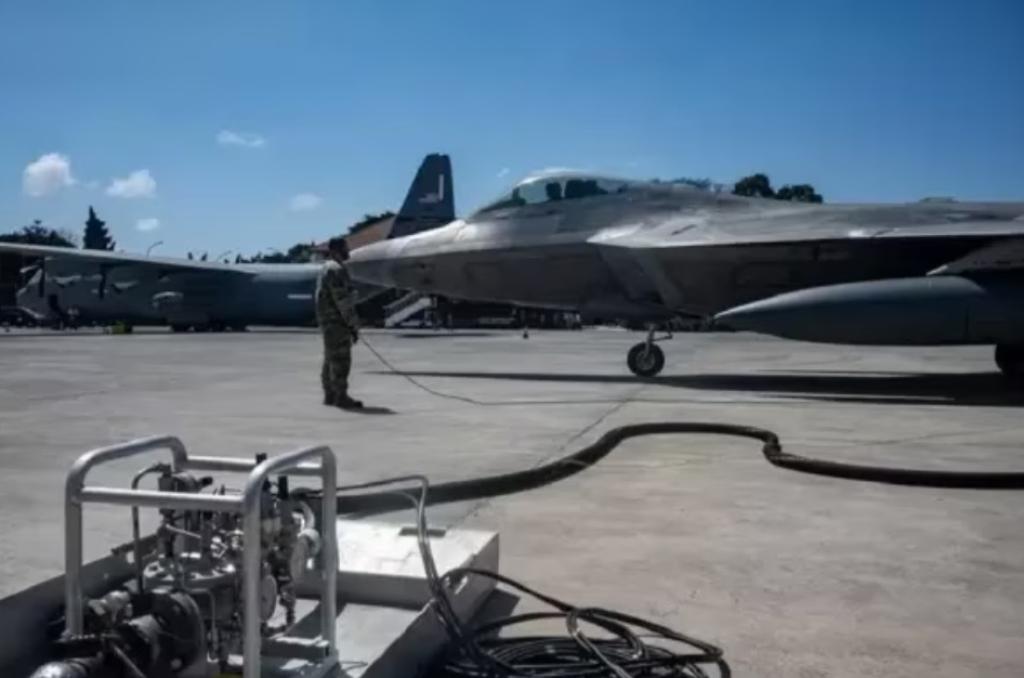 Empat Pesawat Tempur Siluman F-22 Raptor Mendarat di Bali