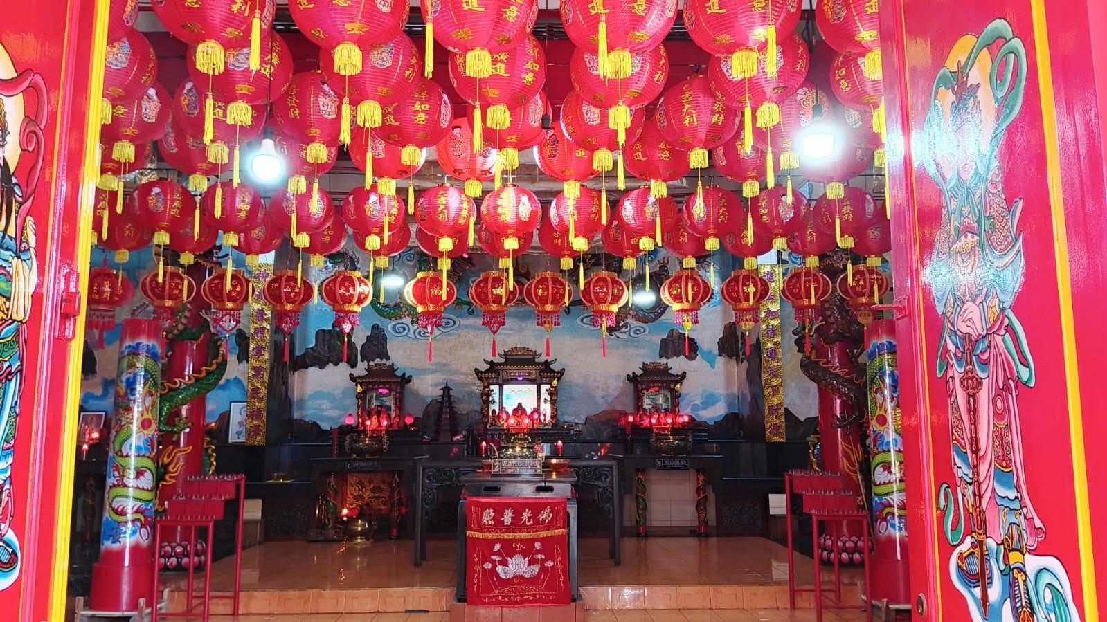 Semarak Imlek di Kelenteng Hok Tek Bio Ciamis: 330 Lampion, Ritual, dan Harapan Baru