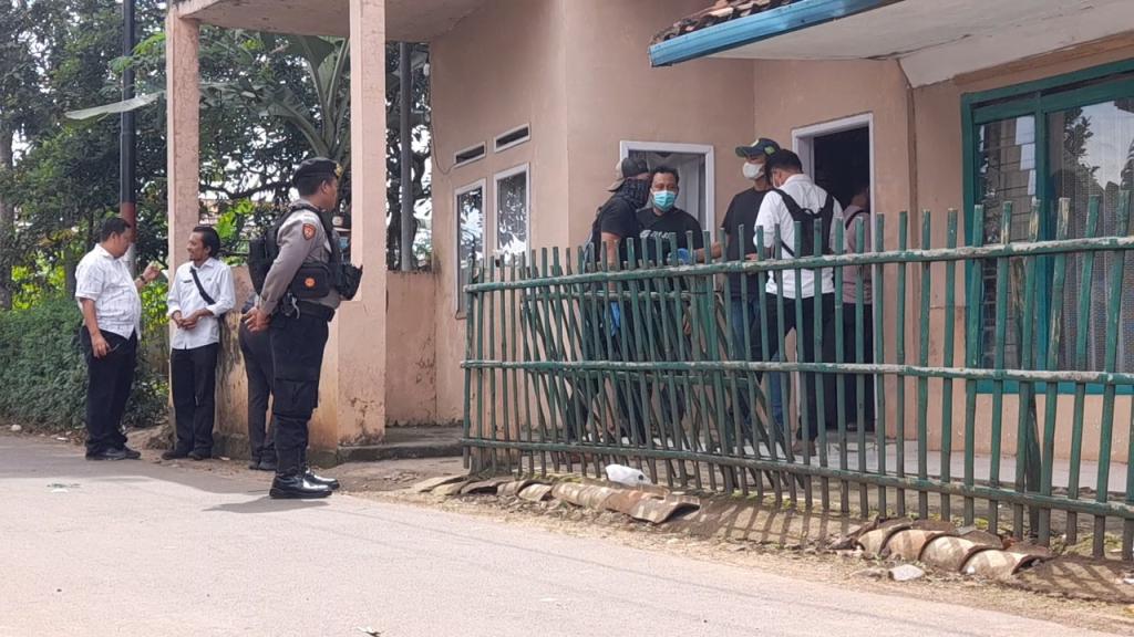 Sempat Dikira DC, Warga Kaget Ternyata Densus 88 Geledah Rumah Terduga Teroris di Tasikmalaya