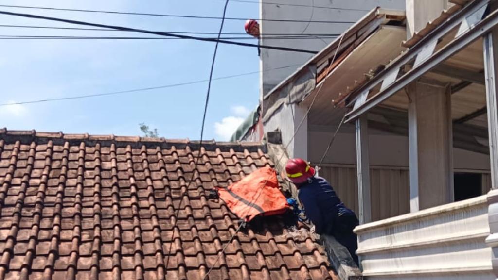 Seorang Pria Tewas Tersengat Listrik saat Perbaiki Atap Minimarket di Kawali Ciamis