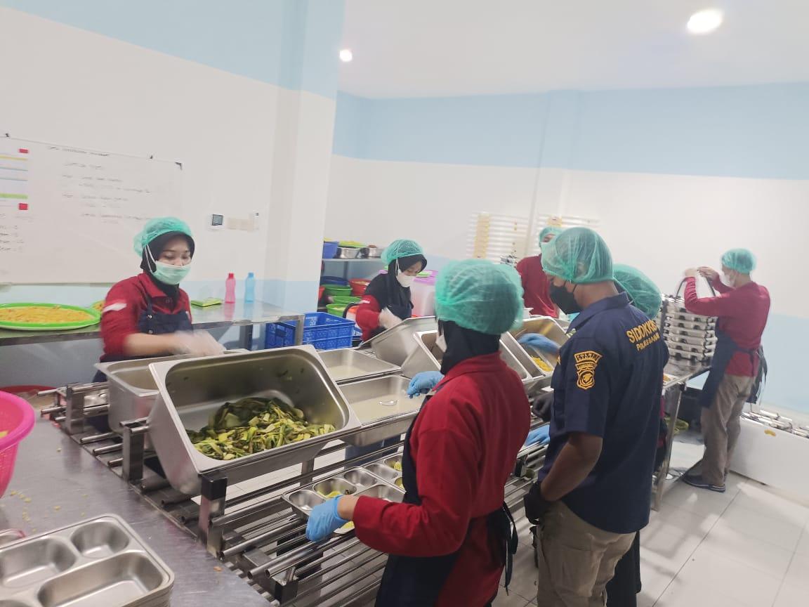 Sidokkes Polres Banjar Pastikan Keamanan Makanan Bergizi untuk Ribuan Pelajar