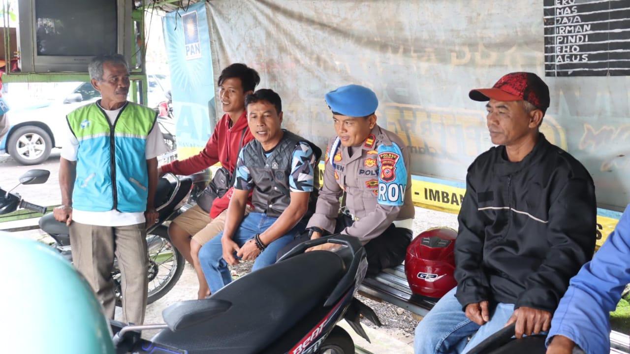 Sipropam Polres Ciamis Berbagi Makan Siang untuk Ojek Bangsawit