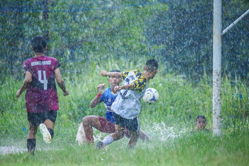 SMAN 3 Ciamis ke Semifinal Liga Pelajar Ciamis Tut Wuri Handayani Cup 2024/2025 usai Tumbangkan SMK Taruna Bangsa 2-0