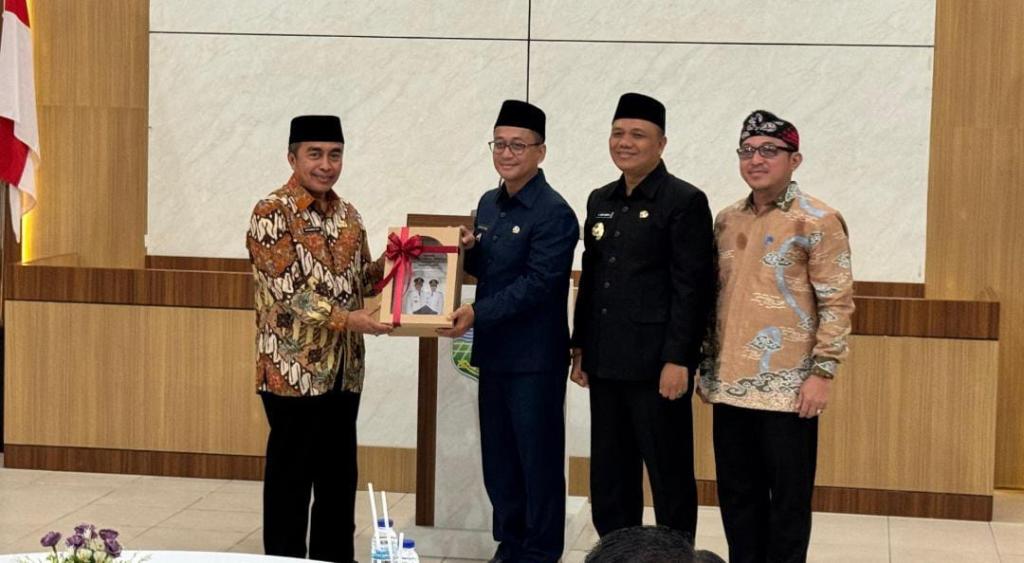 Tanpa Kehadiran Ade Sugianto, Sertijab Bupati Tasikmalaya Diwakili Sekda