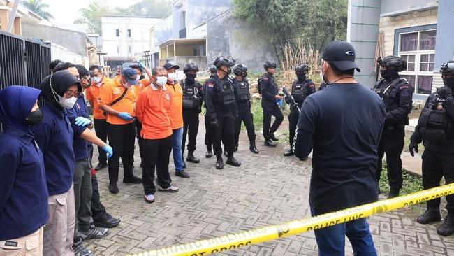 Tim Gabungan Amankan Sejumlah Barang Bukti dari Rumah Terduga Teroris di Kota Batu