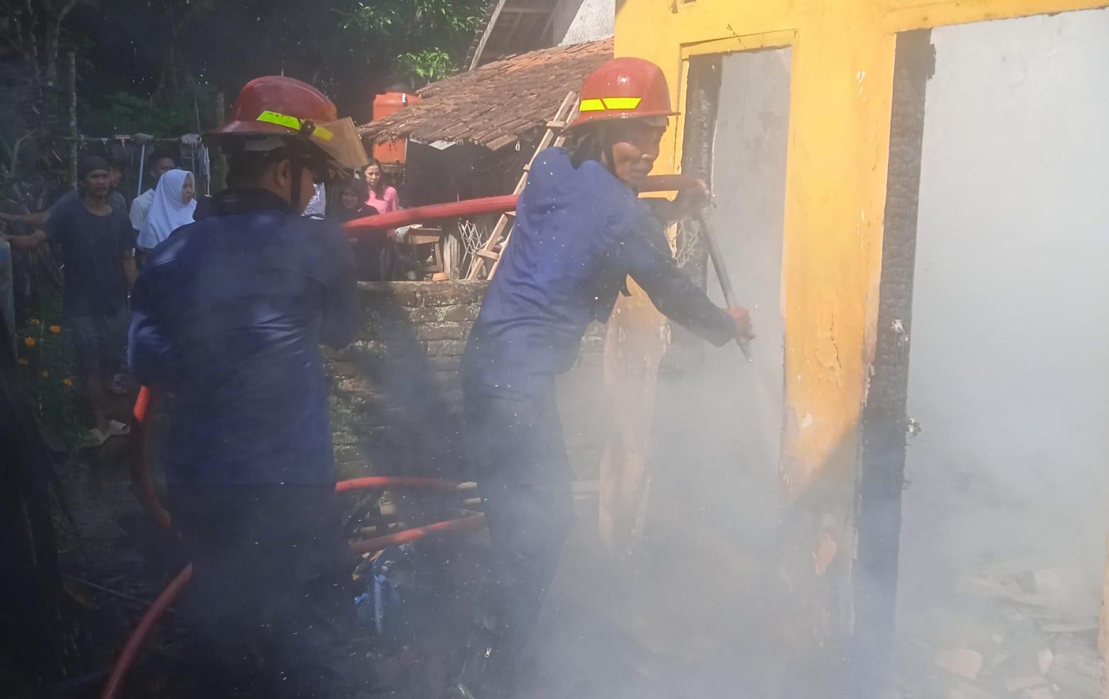 Tiga Rumah di Cigalontang Tasikmalaya Hangus Terbakar, Kerugian Capai Ratusan Juta Rupiah
