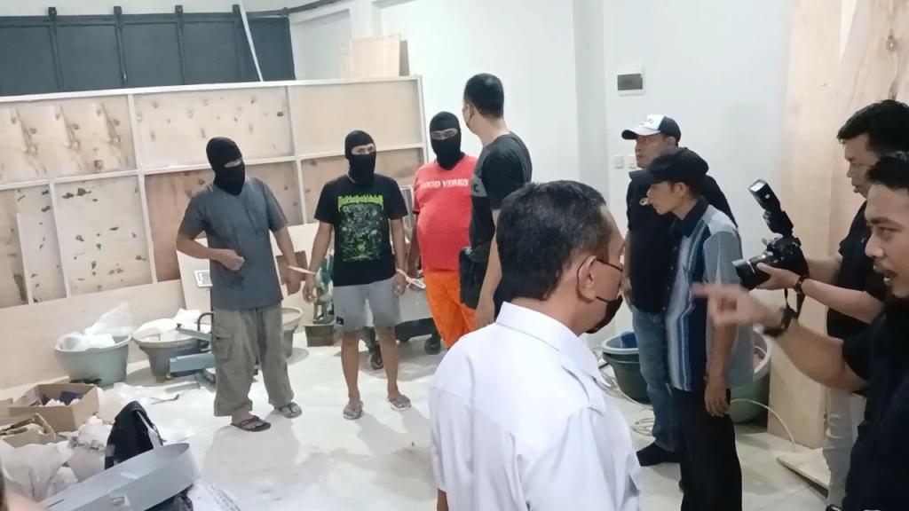 Tiga Tersangka Pembuatan Obat Terlarang Diamankan Polisi di Tasikmalaya, Produksi 1,5 Juta Butir per Bulan