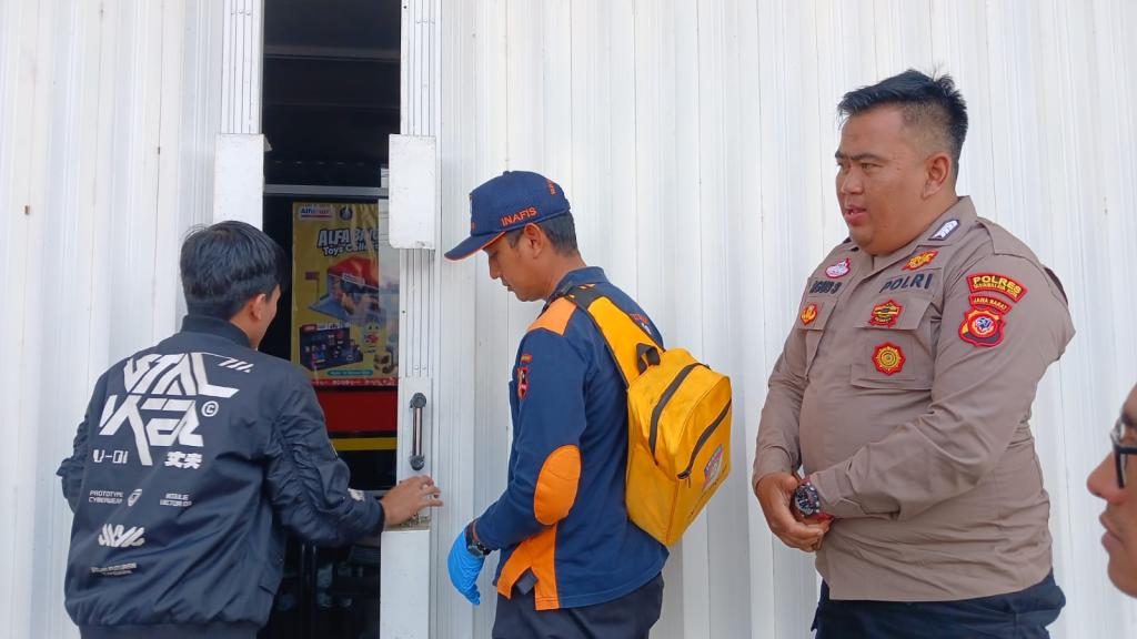 Tim Inafis Polres Lakukan Olah TKP Minimarket yang Dibobol Maling di Gentong Tasikmalaya