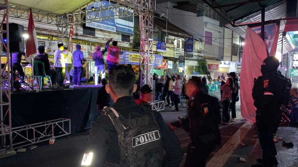 Tim Maung Galunggung dan Polsek Mangkubumi Siaga di Panggung Hiburan Peringatan HUT ke-79 RI