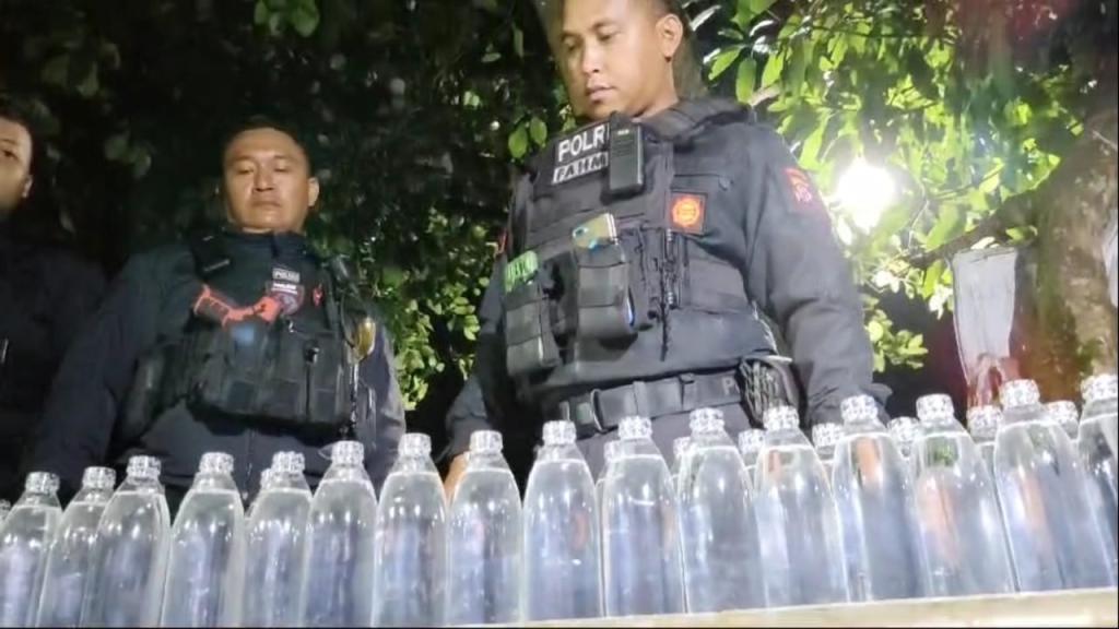 Tim Maung Galunggung Polres Tasikmalaya Kota Amankan Puluhan Botol Miras dalam Patroli Menjelang Tahun Baru