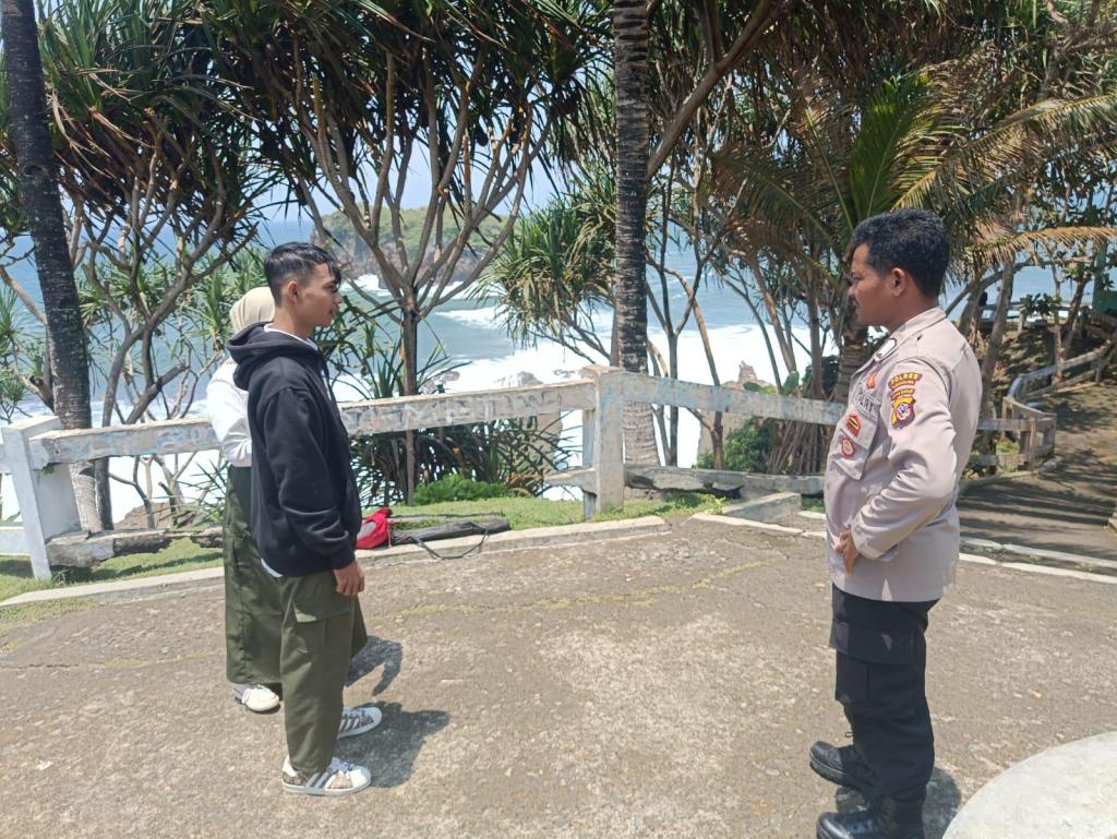 Tingkatkan Keamanan Wisatawan, Polsek Cikalong Gencar Lakukan Patroli di Karangtawulan