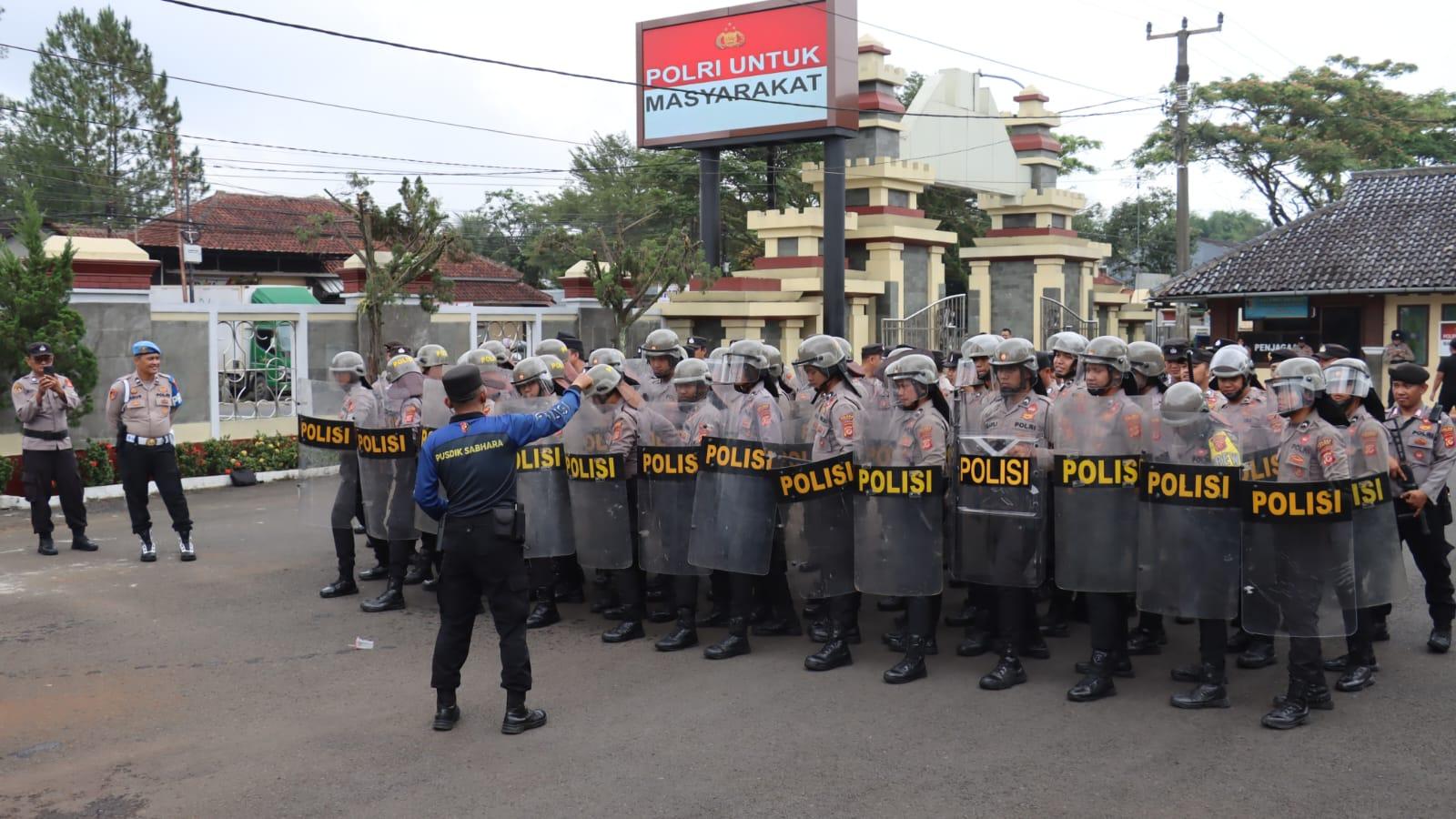 Tingkatkan Kesiapsiagaan Personel, Satuan Samapta Polres Ciamis Gelar Latihan Dalmas