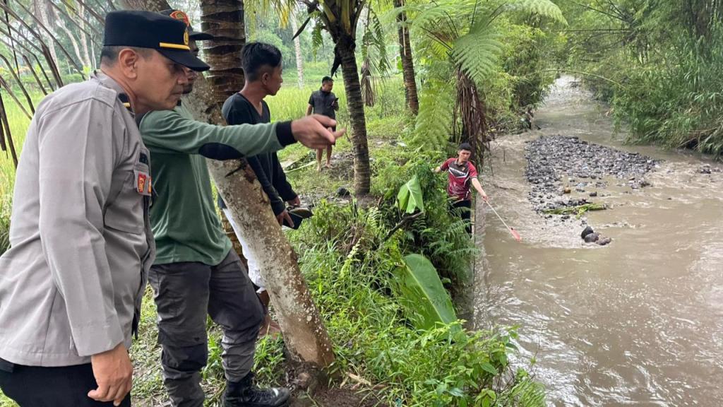 Tragis! Bocah Pesantren Tewas Terseret Arus Sungai di Sukaratu Tasikmalaya