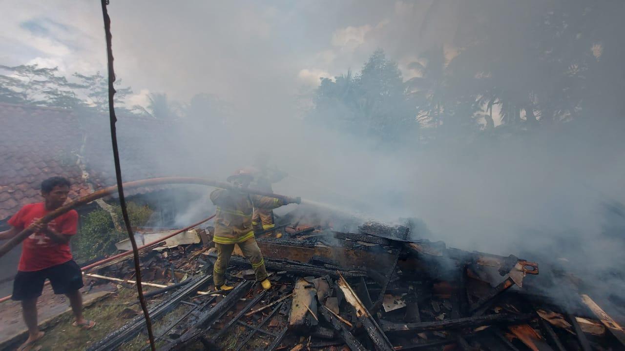 Tungku Tak Dimatikan, Rumah Warga di Ciamis Ludes Dilalap Api