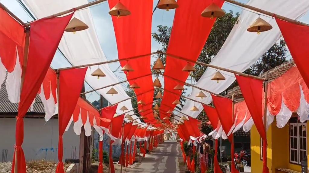 Lorong Merah Putih Sepanjang 250 Meter, Kreativitas Warga Cibahong Tasikmalaya Sambut Hari Kemerdekaan