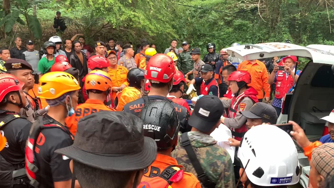 Tim SAR Gabungan Temukan Pemuda yang Loncat dari Jembatan Cirahong Ciamis